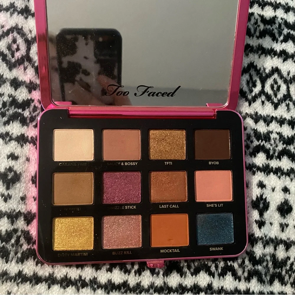 Too Faced Peach eyeshadow